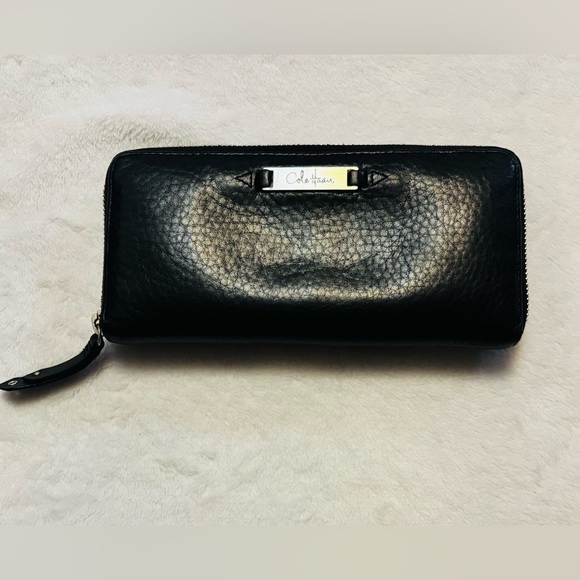 Cole Haan Handbags - Cole Haan Continental Zip Wallet Black Pebbled Wallet EUC